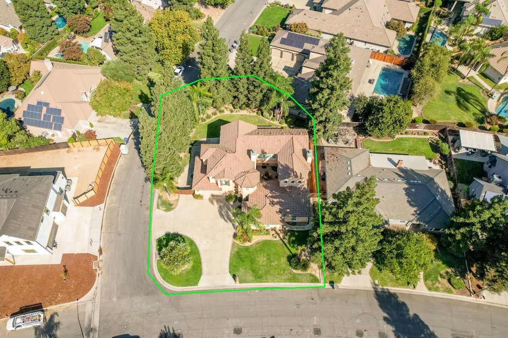 Image 3 of property listing at 4968 W Pinedale Avenue, Fresno, CA 93722