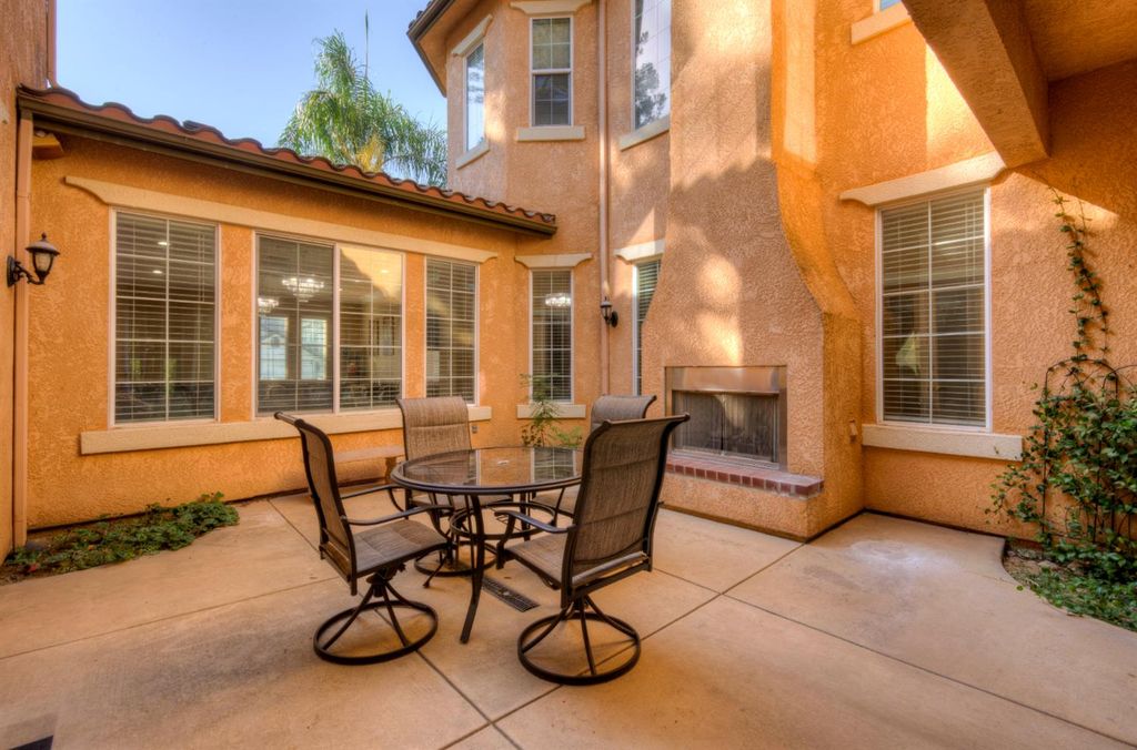 Image 5 of property listing at 4968 W Pinedale Avenue, Fresno, CA 93722