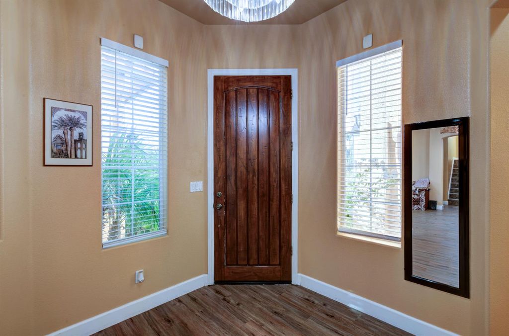 Image 6 of property listing at 4968 W Pinedale Avenue, Fresno, CA 93722