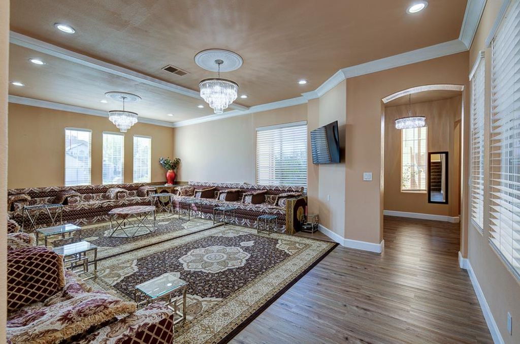 Image 7 of property listing at 4968 W Pinedale Avenue, Fresno, CA 93722