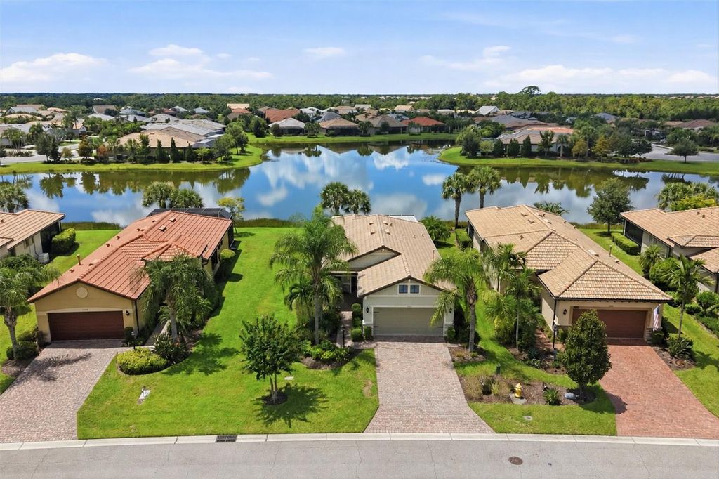 Image 4 of property listing at 17523 HAMPTON FALLS TERRACE, Bradenton, FL 34202