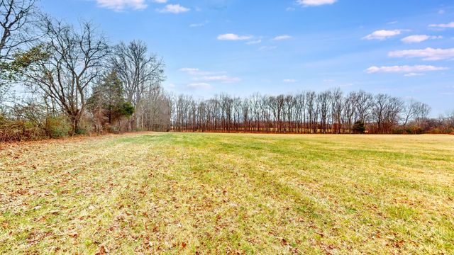 3017 Highway 25, Cottontown, TN 37048