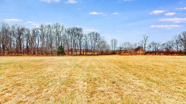 3017 Highway 25, Cottontown, TN 37048