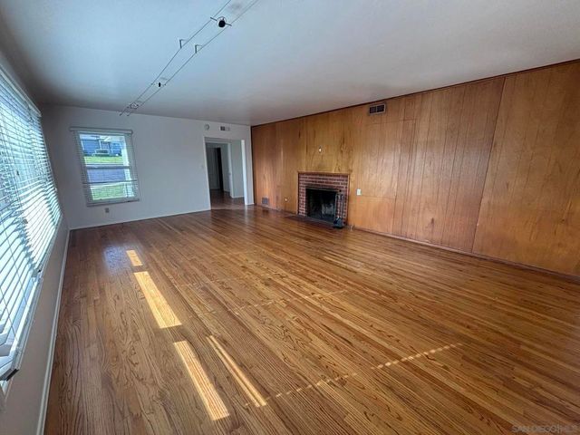 1676 Chatsworth Blvd, San Diego, CA 92107