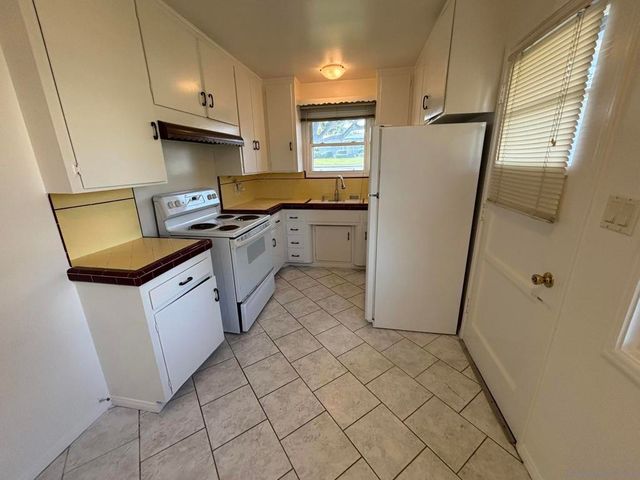 1676 Chatsworth Blvd, San Diego, CA 92107