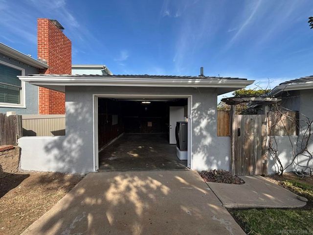 1676 Chatsworth Blvd, San Diego, CA 92107