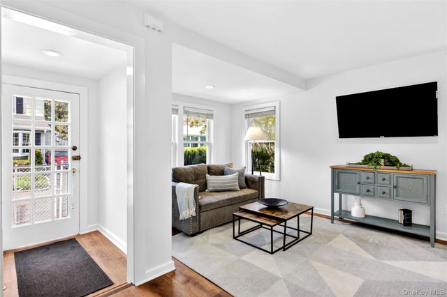 12 Smull Place, Port Washington, NY 11050