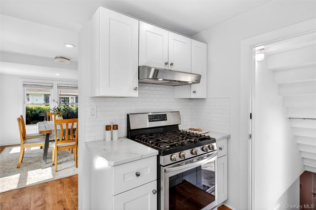 12 Smull Place, Port Washington, NY 11050