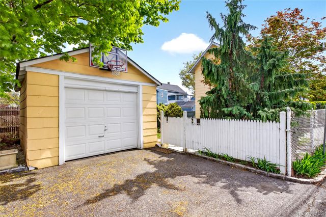 12 Smull Place, Port Washington, NY 11050