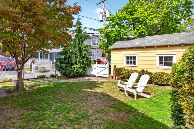 12 Smull Place, Port Washington, NY 11050