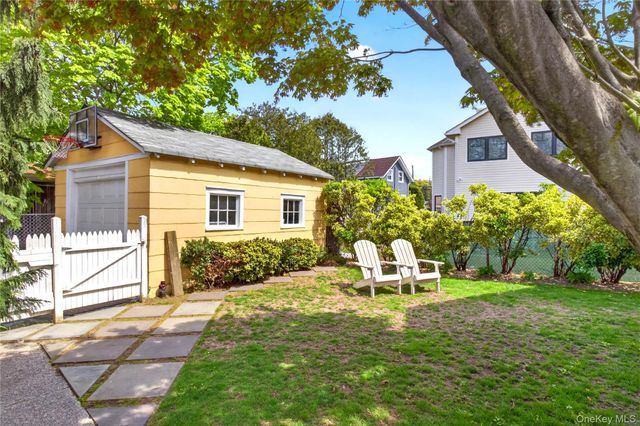 12 Smull Place, Port Washington, NY 11050