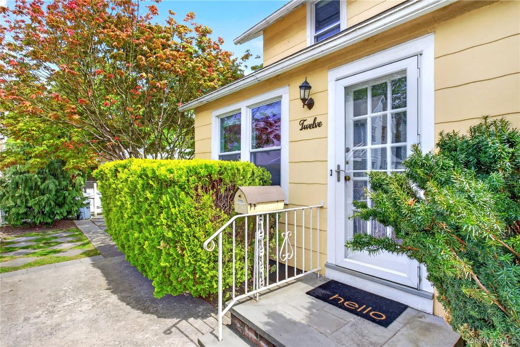 12 Smull Place, Port Washington, NY 11050 — exterior