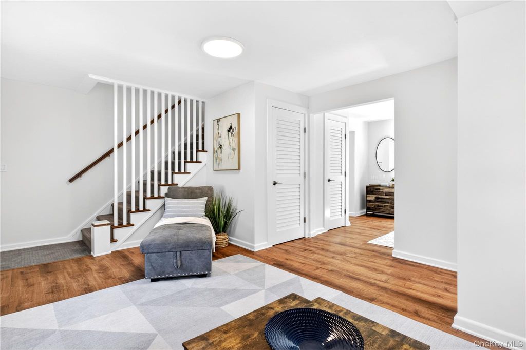 12 Smull Place, Port Washington, NY 11050 — photo 5