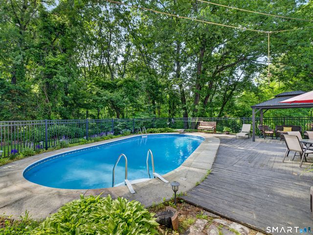 14 Hunters Ridge Road, Shelton, CT 06484