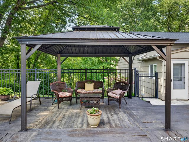14 Hunters Ridge Road, Shelton, CT 06484