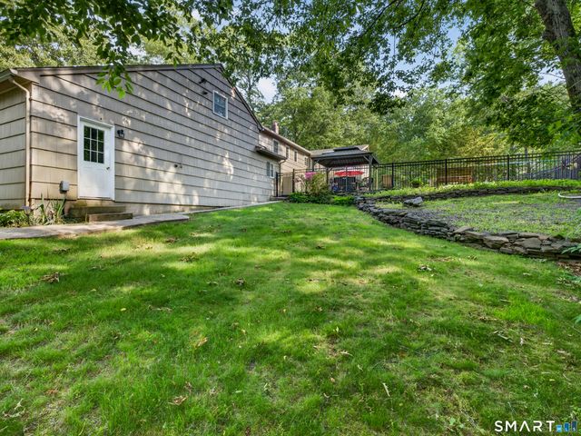 14 Hunters Ridge Road, Shelton, CT 06484