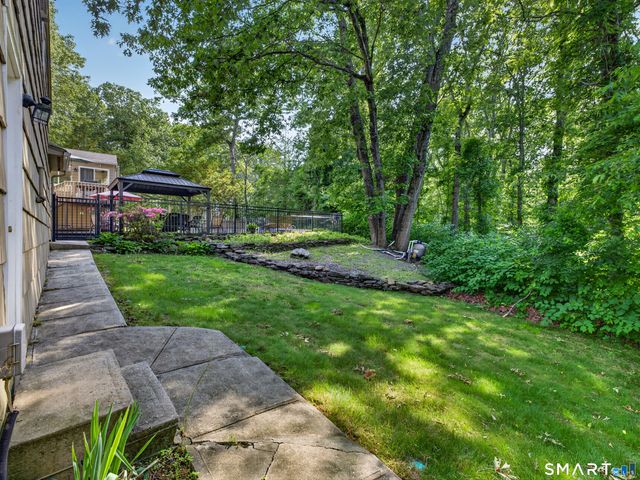 14 Hunters Ridge Road, Shelton, CT 06484