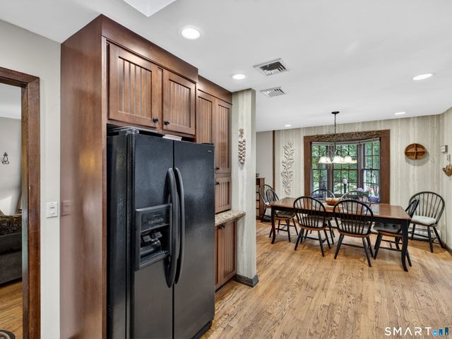 14 Hunters Ridge Road, Shelton, CT 06484