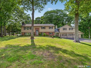 14 Hunters Ridge Road, Shelton, CT 06484