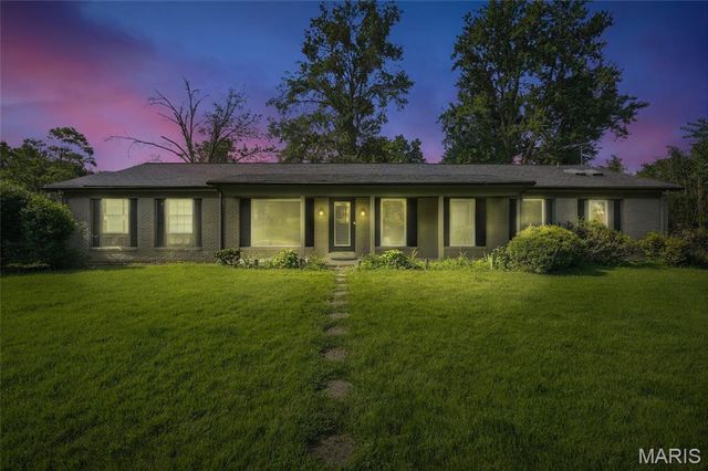 13102 Cannes Drive, Creve Coeur, MO 63141