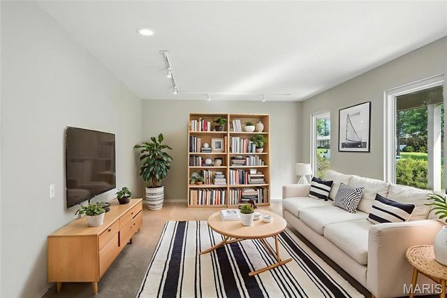 13102 Cannes Drive, Creve Coeur, MO 63141