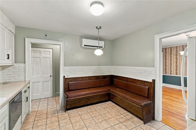 14 Englewood Lane, Warwick, RI 02888