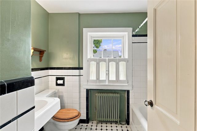 14 Englewood Lane, Warwick, RI 02888