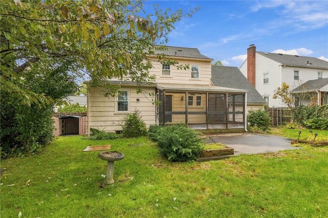 14 Englewood Lane, Warwick, RI 02888