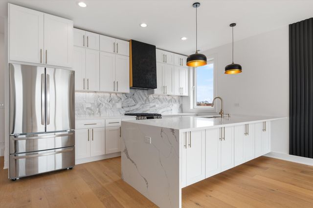 6414 N Francisco Avenue 101, Chicago, IL 60645