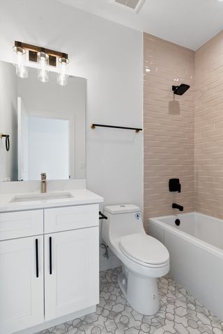 6414 N Francisco Avenue 101, Chicago, IL 60645