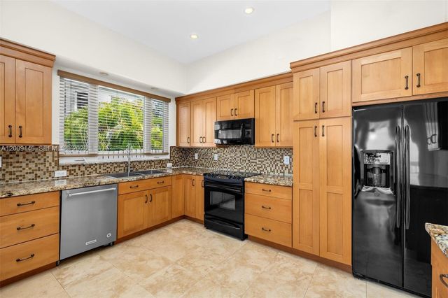 4340 Pine Tree Dr, Miami Beach, FL 33140