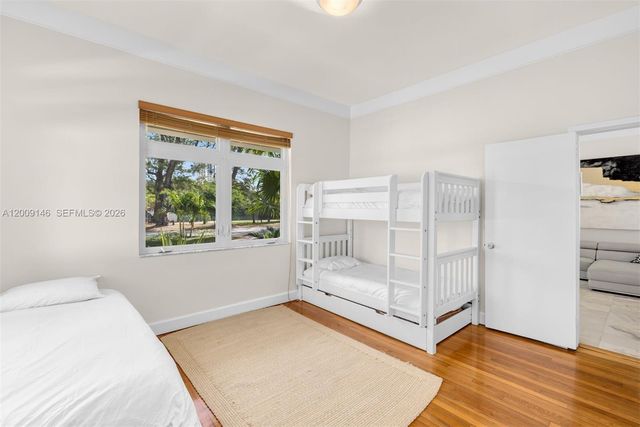 4340 Pine Tree Dr, Miami Beach, FL 33140