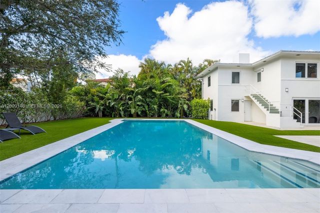 4340 Pine Tree Dr, Miami Beach, FL 33140