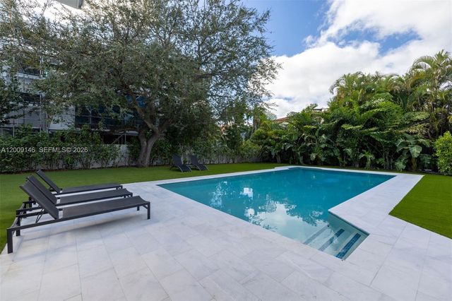 4340 Pine Tree Dr, Miami Beach, FL 33140