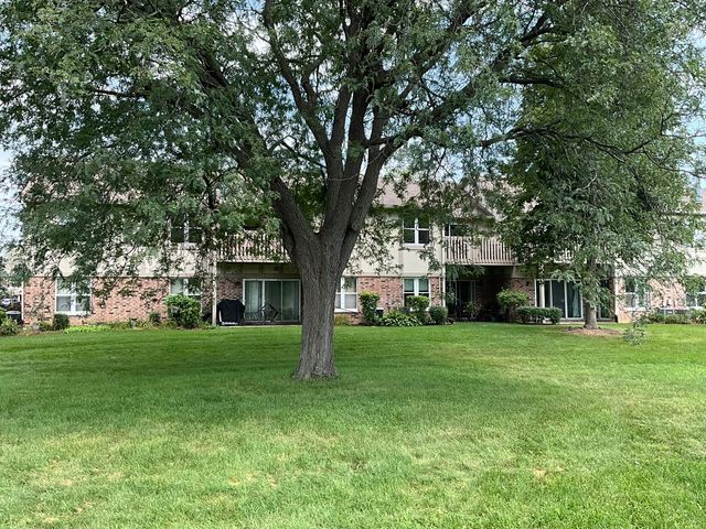 1206 Streamwood Lane, Vernon Hills, IL 60061