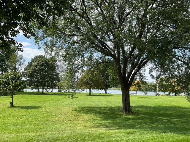 1206 Streamwood Lane, Vernon Hills, IL 60061