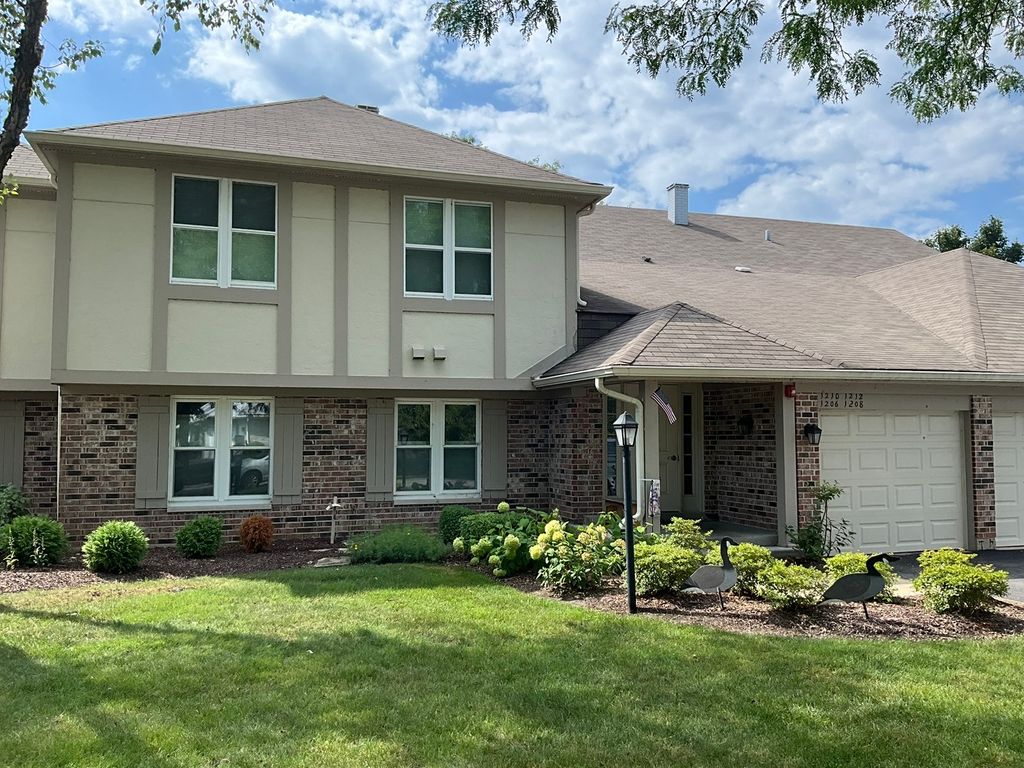 1206 Streamwood Lane, Vernon Hills, IL 60061