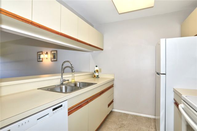 6 Plantation Drive 102, Vero Beach, FL 32966