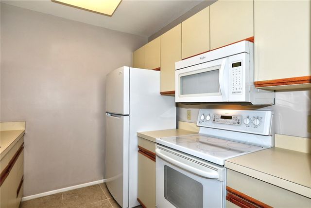 6 Plantation Drive 102, Vero Beach, FL 32966