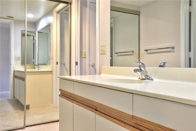 6 Plantation Drive 102, Vero Beach, FL 32966