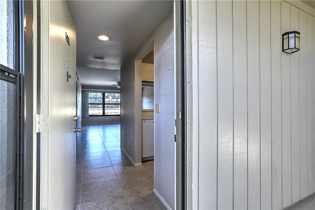 6 Plantation Drive 102, Vero Beach, FL 32966