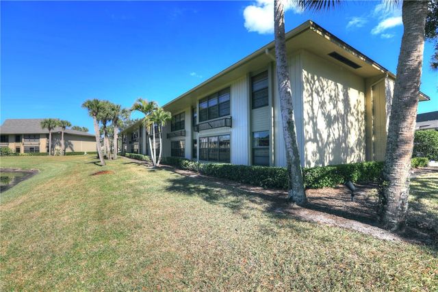 6 Plantation Drive 102, Vero Beach, FL 32966