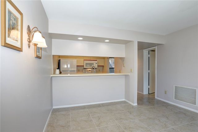 6 Plantation Drive 102, Vero Beach, FL 32966