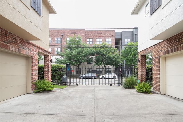 3848 Center Street, Houston, TX 77007