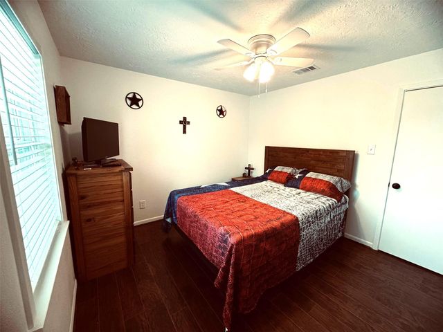 364 Charmaine Drive E, Woodville, TX 75979