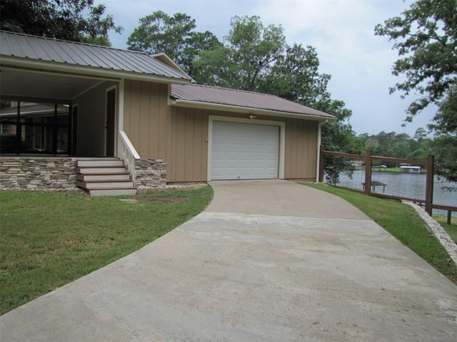 364 Charmaine Drive E, Woodville, TX 75979