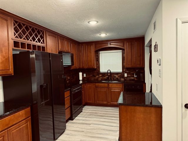 364 Charmaine Drive E, Woodville, TX 75979