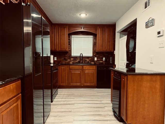 364 Charmaine Drive E, Woodville, TX 75979