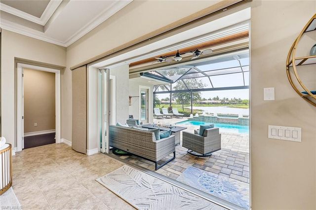 9446 Lagomar CT, Naples, FL 34114