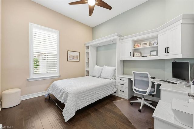 9446 Lagomar CT, Naples, FL 34114